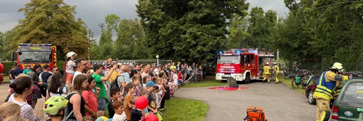 FW Weinheim: Auch bei Regen fasziniert die Freiwillige Feuerwehr großer Besucherandrang auf der Wache Süd