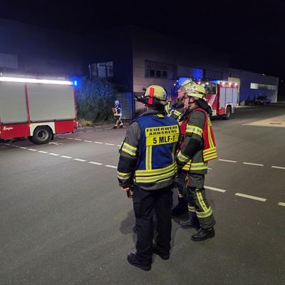 FW-AR: Jahresübung des Löschzuges Arnsberg bei der Sauerländer Spanplatte
