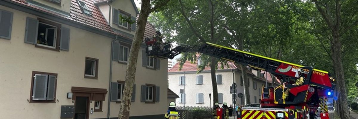 FW Speyer: Wohnungsbrand - eine Person leicht verletzt