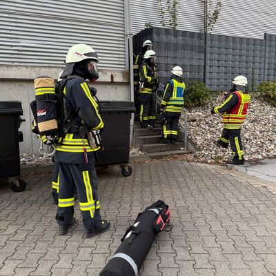 FW-EN: Co2-Austritt in Discounter - ein Mitarbeiter leicht verletzt