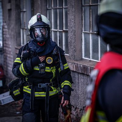 FW-MK: Entstehungsbrand in einer Lagerhalle