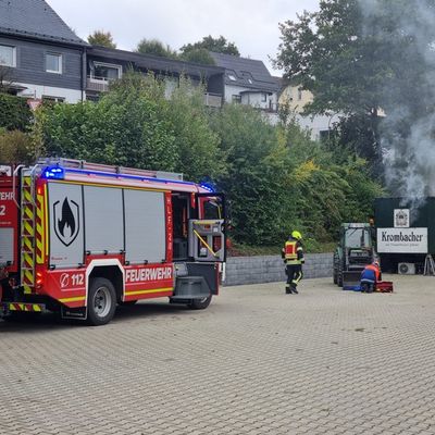 FW Wenden: Brand und mehrere Verletzte bei Grillunfall auf dem Schützenplatz in Hillmicke - Herbstübung der Jugendfeuerwehr