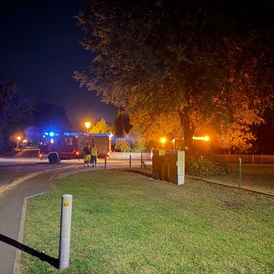 FW Flotwedel: 800 Meter lange Ölspur beschäftigt Feuerwehr in Neu-Schepelse