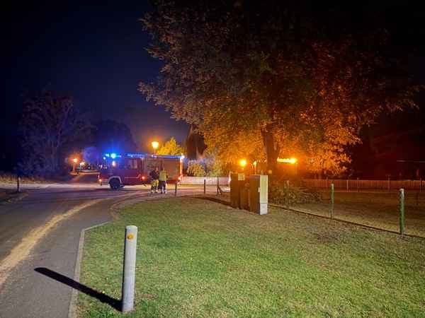FW Flotwedel: 800 Meter lange Ölspur beschäftigt Feuerwehr in Neu-Schepelse
