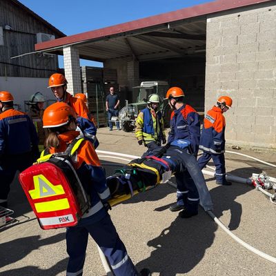 FW Weinheim: Nachwuchs rettet Zukunft - Weinheimer Jugendfeuerwehr im Großeinsatz
