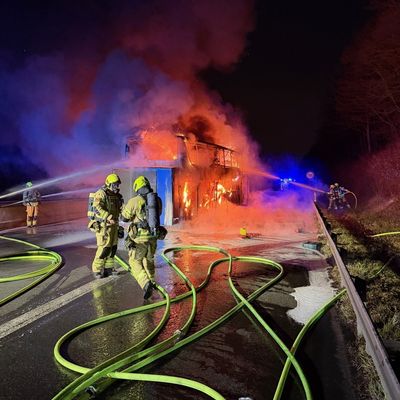 FW Ratingen: Feuerwehr auf der BAB 52 gefordert