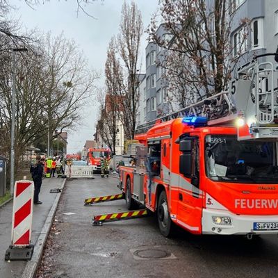 FW Stuttgart: Brand im Keller eines Mehrfamilienhauses in Stuttgart-Degerloch