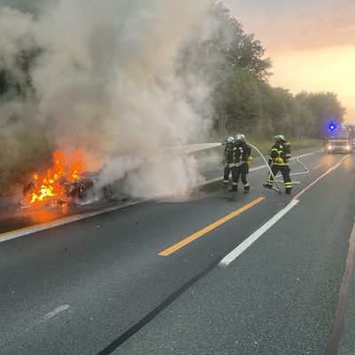 FW-DO: Brennender PKW auf der BAB A45 - Fehlende Rettungsgasse