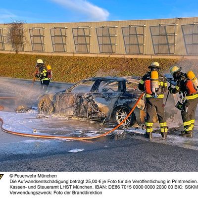 FW-M: Pkw-Brand auf Autobahnring (Obermenzing)