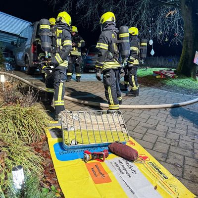 FW Wenden: Feuer mit Menschenleben in Gefahr in Wenden-Heid