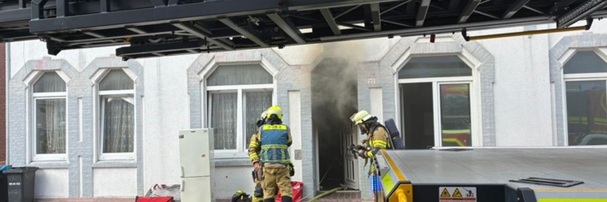FW Bremerhaven: Feuer in Mehrfamilienhaus, Kellerbrand