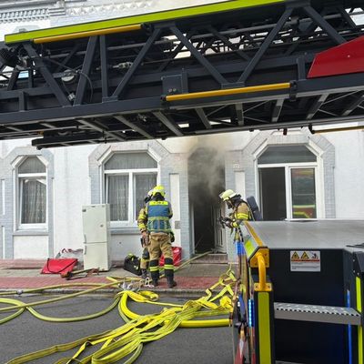 FW Bremerhaven: Feuer in Mehrfamilienhaus, Kellerbrand
