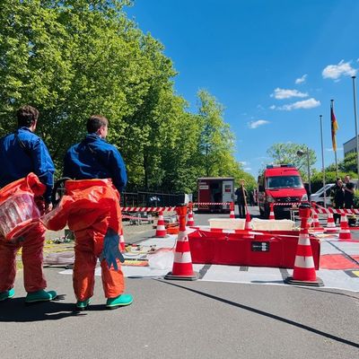 FW-BN: Verdächtige Briefsendung in Poststelle - Großeinsatz der Feuerwehr im Stadtteil Hochkreuz.