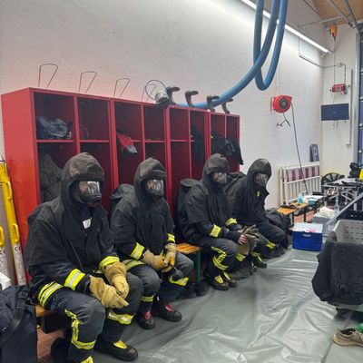 FW-OLL: Realistische Ausbildung im Brandübungscontainer für die Gemeinde-Feuerwehr Wardenburg