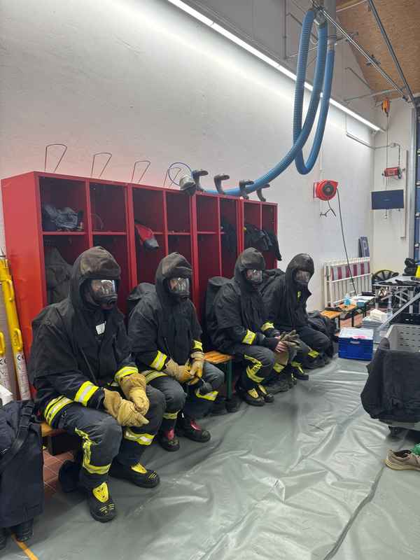 FW-OLL: Realistische Ausbildung im Brandübungscontainer für die Gemeinde-Feuerwehr Wardenburg