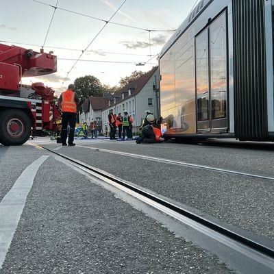 FW-BO: Straßenbahnentgleisung mit Verletzten in Bochum-Mitte