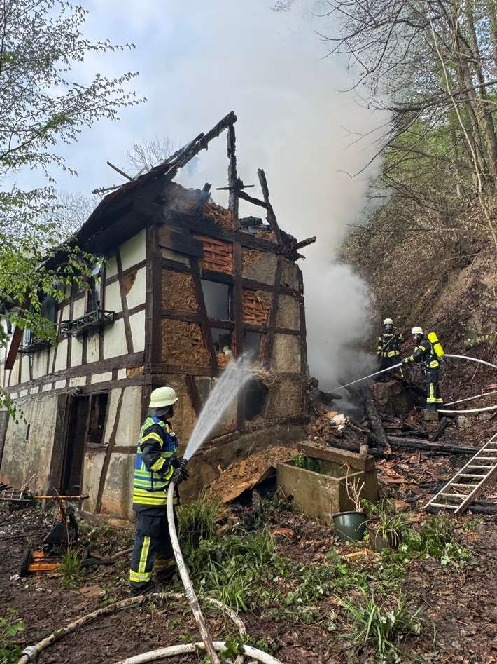FW-OG: Gebäudebrand in Zell-Weierbach - Eine Person verstorben.