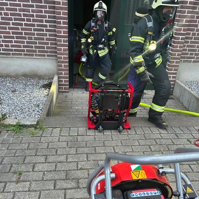 FW Dinslaken: Schnelle Feuerwehr sorgt für einen glimpflich verlaufenen Wohnungsbrand