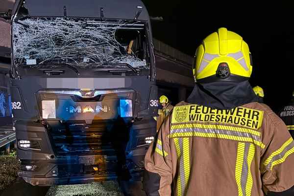 FW-OLL: Unfall auf der A1: Feuerwehr Wildeshausen stoppt massiven Kraftstoffaustritt
