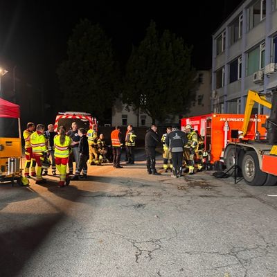 FW-EN: Feuerwehr, THW und Hilfsorganisationen weiter an der Hagener Straße intensiv im Einsatz