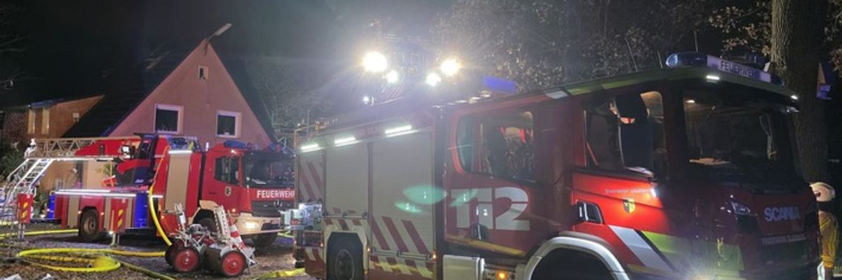 FW-GLA: Feuerwehr Gladbeck unterstützt mit Speziallöschtechnik bei Dachstuhlbrand in Waltrop