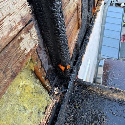 KFV-CW: Fassadenbrand an Schreinerei/Schnelles Eingreifen der Feuerwehr verhindert Großbrand