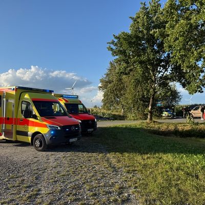 FW-AUR: Betriebsstoffe nach Verkehrsunfall ausgetreten