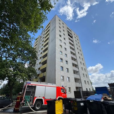 FW Düren: Feuer in Hochhaus