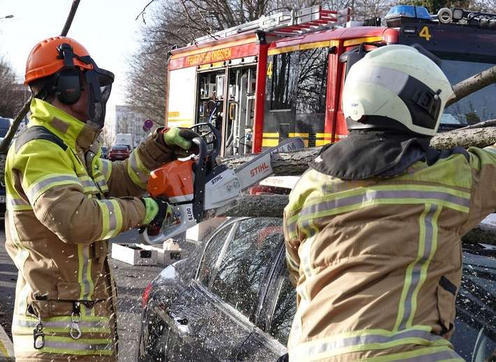 FW Dresden: Informationen zum Einsatzgeschehen von Feuerwehr und Rettungsdienst in der Landeshauptstadt Dresden vom 30. Oktober 2025