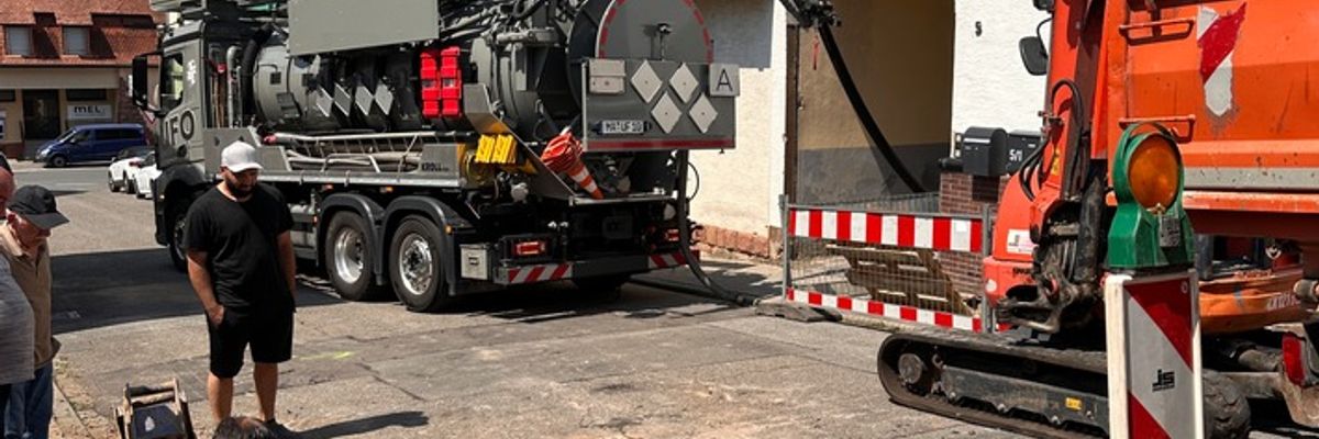FW Weinheim: Wasserrohrbruch verursacht schwere Schäden. Weinheimer Feuerwehr und Stadtwerke Weinheim stundenlang gefordert.