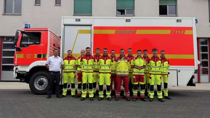 FW Paderborn: 12 neue Rettungssanitäter durch die Feuerwehr Paderborn ausgebildet