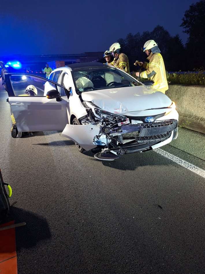 FW-Greven: Zwei verletzte Personen nach Unfall auf BAB 1.