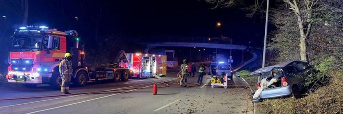 FW Paderborn: Verkehrsunfall mit zwei Schwerstverletzten
