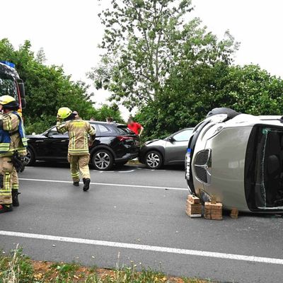 FW Pulheim: Verkehrsunfall auf Landstraße in Brauweiler - Drei Verletzte