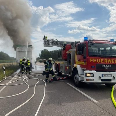 FW-OG: LKW-Brand auf der B3 - Fahrer verhindert Schlimmeres
