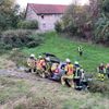 FF Bad Salzuflen: Übung: Auto rutscht in Biemsen-Ahmsen rund drei Meter in einen Graben / Die Bad Salzufler Feuerwehr prüft mit drei Übungen ihre Leistungsfähigkeit und zieht ein erstes Fazit