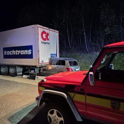 FW VG Asbach: LKW-Brand auf der A3 führt zu langem Rückstau / Unfall am Stauende