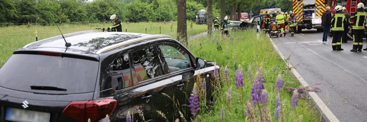 FW-SE: Schwerer Verkehrsunfall zwischen drei Personenkraftwagen