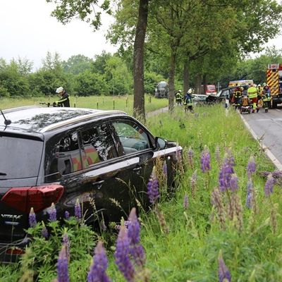 FW-SE: Schwerer Verkehrsunfall zwischen drei Personenkraftwagen