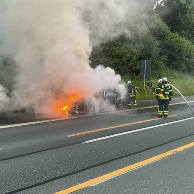 FW-DO: Brennender PKW auf der BAB A45 - Fehlende Rettungsgasse
