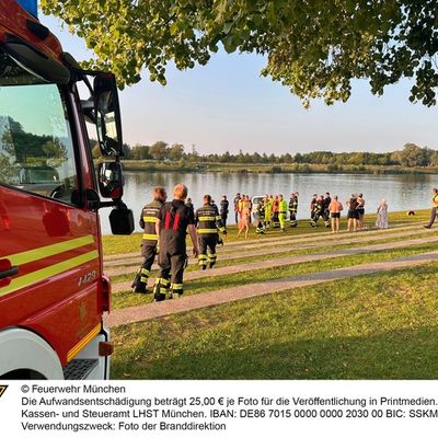 FW-M: Fahrzeug fährt in See (Riem)
