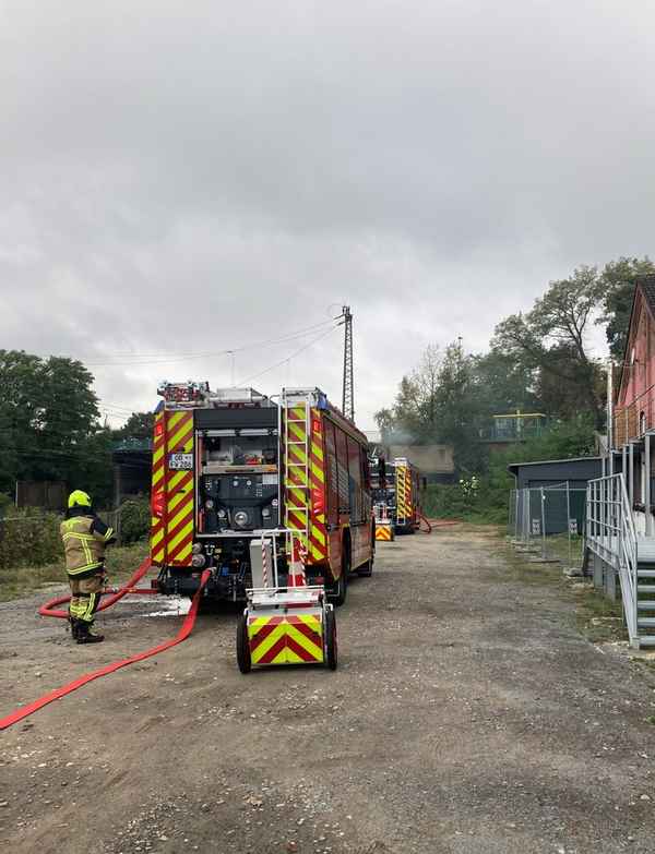 FW-OB: Schadenfeuer unter Brücke - Mühlheimer Straße zeitweise voll gesperrt