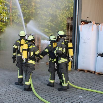 FW-WRN: Übung der Freiwilligen Feuerwehr Werne bei Hölscher Palettenservice