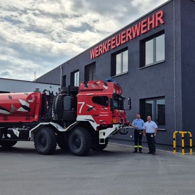 FW Südheide: Werkfeuerwehr Rheinmetall stellt zweites geschütztes Großtanklöschfahrzeug in Dienst
