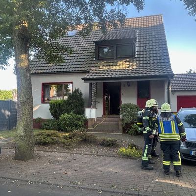 FW Dinslaken: Längster Tag des Jahres fordert Dinslakener Feuerwehr und Rettungsdienst