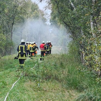 FW-ROW: Übung der Kreisfeuerwehrbereitschaft Nord in Karlshöfen: Großschadenslage nach Flugzeugkollision simuliert