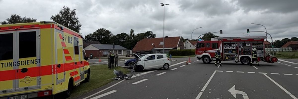 FW-AUR: Verkehrsunfall im Kreuzungsbereich der B210