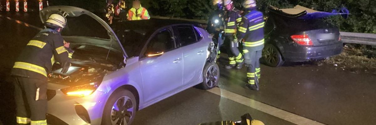 FW-M: Vier Verletzte bei Verkehrsunfall (Sendling-Westpark)