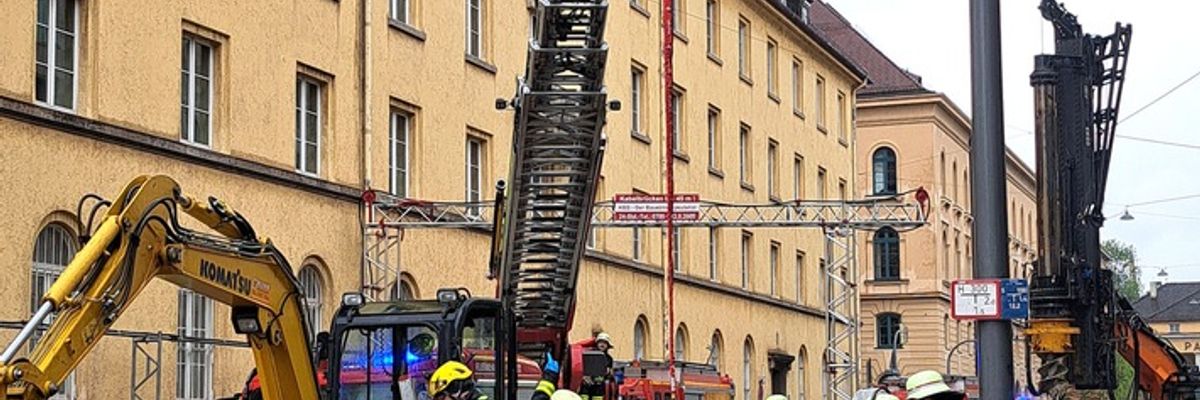 FW-M: Bauarbeiter abgestürzt (Maxvorstadt)