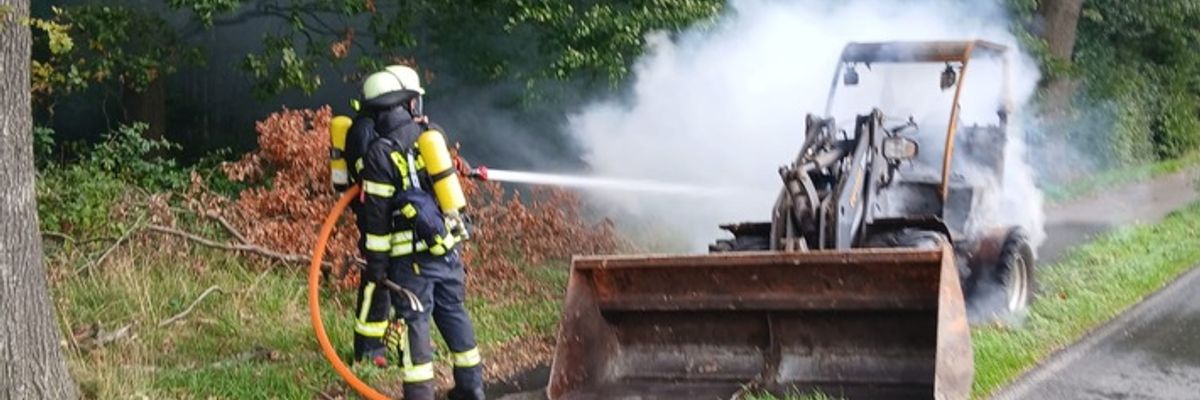 FW-Schermbeck: Radlader brannte